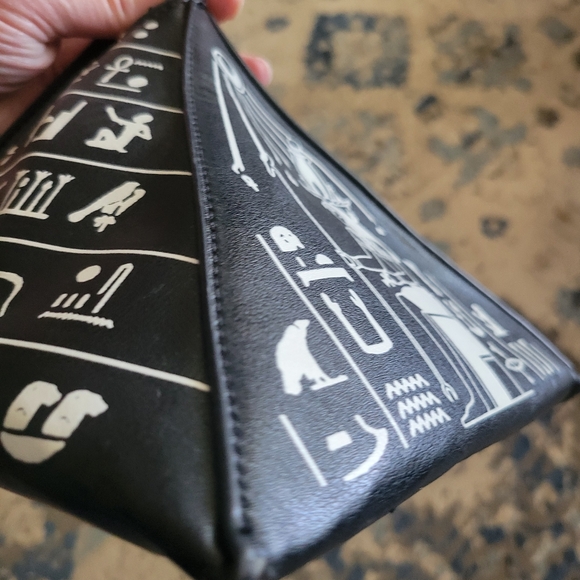 Black Pyramid Bag - Picture 6 of 7